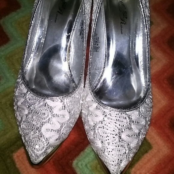 Shoes - Picture 4 of 4